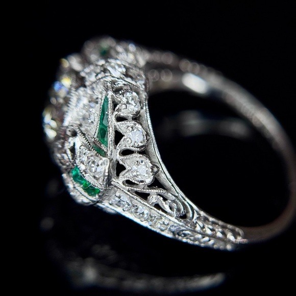 Art Deco Platinum Diamond Emerald Engagement Ring - Picture 16 of 17